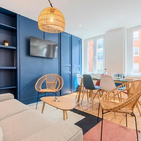 Bright 3-bedroom 2-bathroom Flat