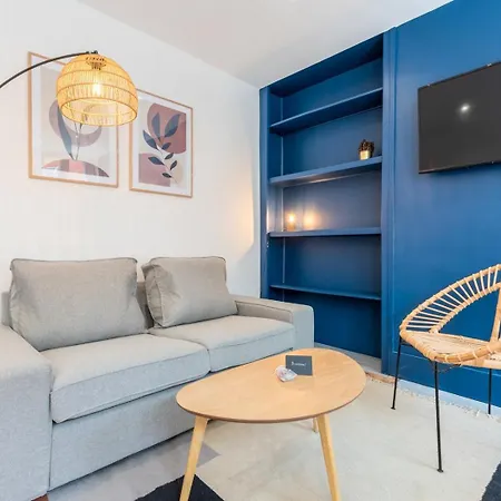 Bright 3-bedroom 2-bathroom Flat Apartment