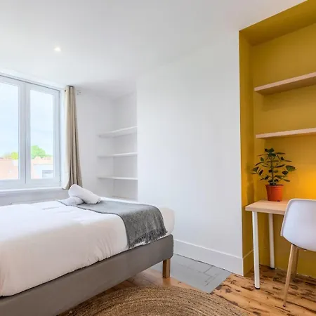 아파트 Bright 3-bedroom 2-bathroom Flat *