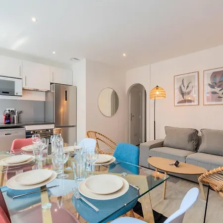 Bright 3-bedroom 2-bathroom Flat