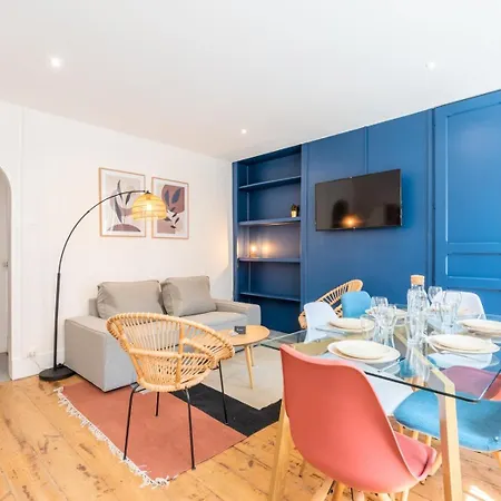 Апартаменты Bright 3-bedroom 2-bathroom Flat