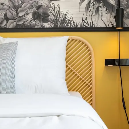 Bright 3-bedroom 2-bathroom Flat شقة *