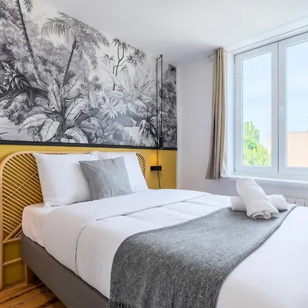 Апартаменты Bright 3-bedroom 2-bathroom Flat Лилль