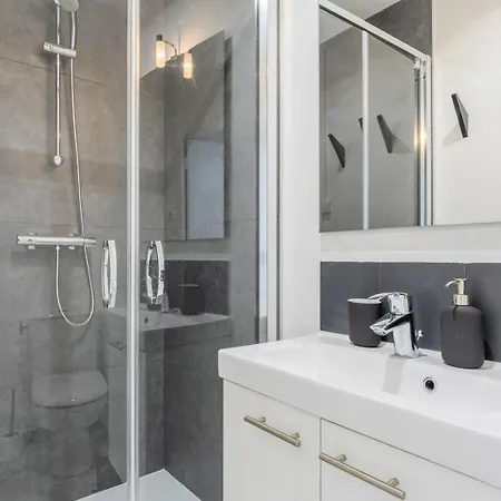 Bright 3-bedroom 2-bathroom Flat * Лилль